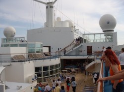 Siamo gi in vetta alla nave la la curiosit era tantissima per vedere lass che cera